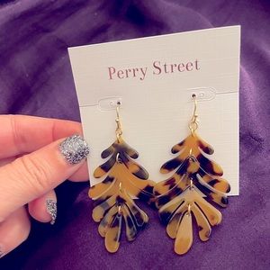 New never worn Leaf drop earrings